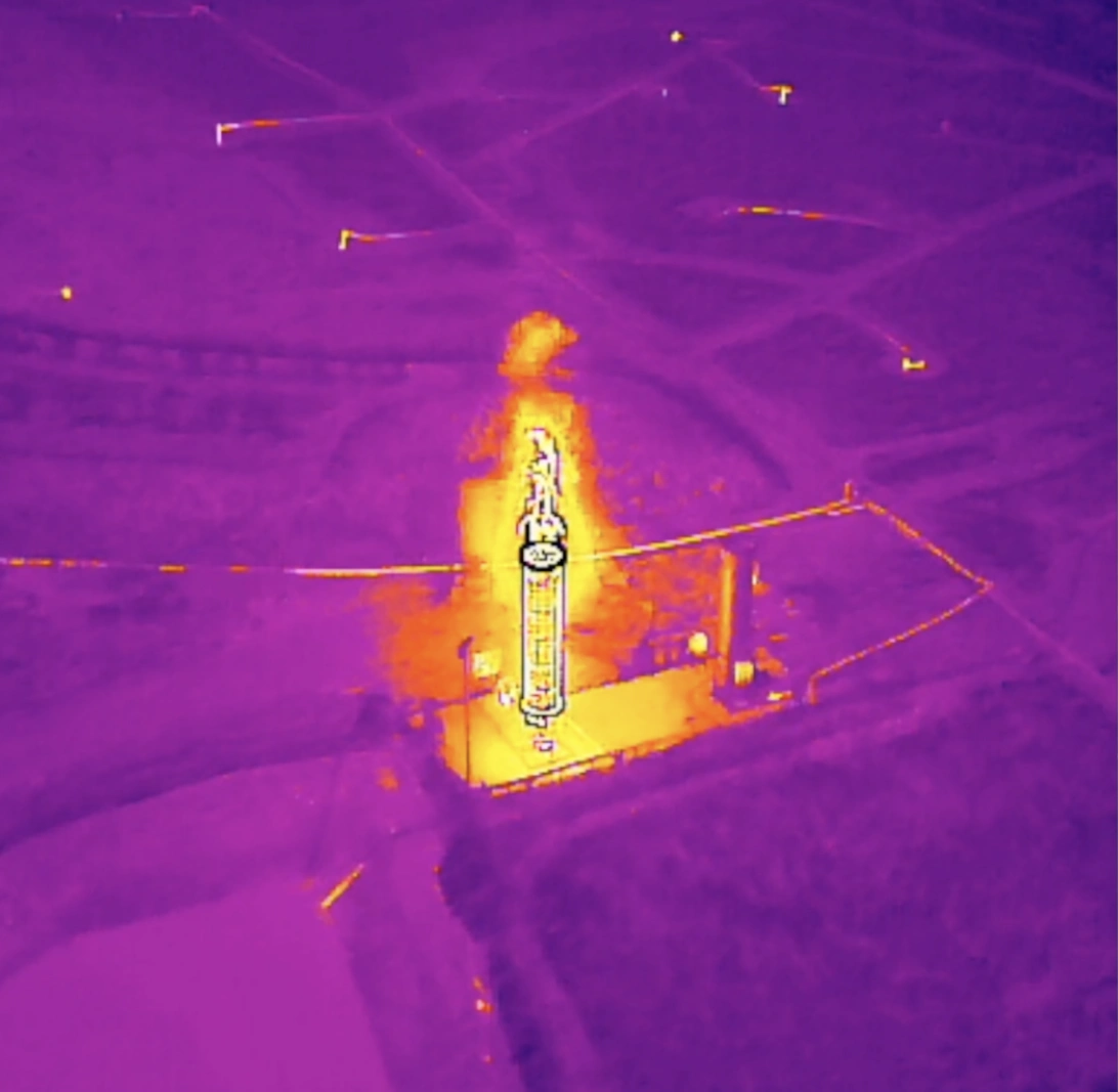 Imagen térmica capturada con dron durante la inspección de una instalación técnica
