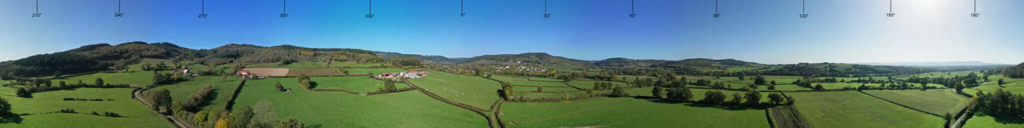 Panorámica 360° obtenida con dron de un entorno rural con referencias de azimut